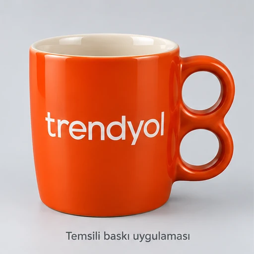 Alucra Çift Halkalı Stoneware Kupa, turuncu dış, krem iç renk önerisi ve Trendyol logosuyla temsili baskı uygulaması. Renk ve uygulama numuneyle teyit edilir; gerçek müşteri siparişi fotoğrafı değildir.