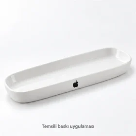 Avanos Uzun Sunum Tabağı dış duvarında Apple logosuyla temsili baskı uygulaması; gerçek müşteri işi veya marka onayı değildir