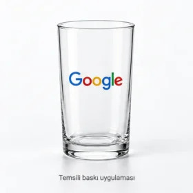 Google logosunun Bebek cam su bardağı üzerinde temsili baskı uygulaması; gerçek müşteri işi veya marka onayı değildir