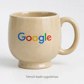 Bozcaada Ayaklı Seramik Kupa: Google logosuyla dış yüzeyde temsili baskı uygulaması; gerçek müşteri işi veya marka onayı değildir