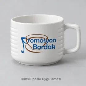 Cide Bone Porselen Yatay Oluklu Kupa: Promosyon Bardak logosunun dış yüzeyde temsili baskı uygulaması; üretilmiş numune veya gerçek müşteri siparişi fotoğrafı değildir.