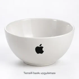 Kazdağı Derin Noodle Kasesi dış duvarında Apple logosuyla temsili baskı uygulaması; gerçek müşteri işi veya marka onayı değildir
