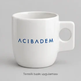 Şile Bone Porselen Delikli Tabla Kulplu Kupa: Acıbadem logosunun dış yüzeyde temsili baskı uygulaması; üretilmiş numune veya gerçek müşteri siparişi fotoğrafı değildir.