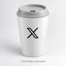 Urla Kapaklı Porselen Seyahat Kupası: X logosuyla dış yüzeyde temsili baskı uygulaması; gerçek müşteri işi veya marka onayı değildir